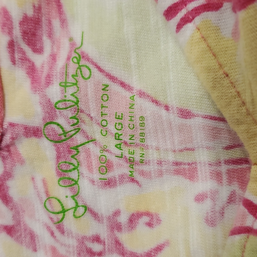 Lilly Pulitzer Vneck T shirt - Picture 3 of 3